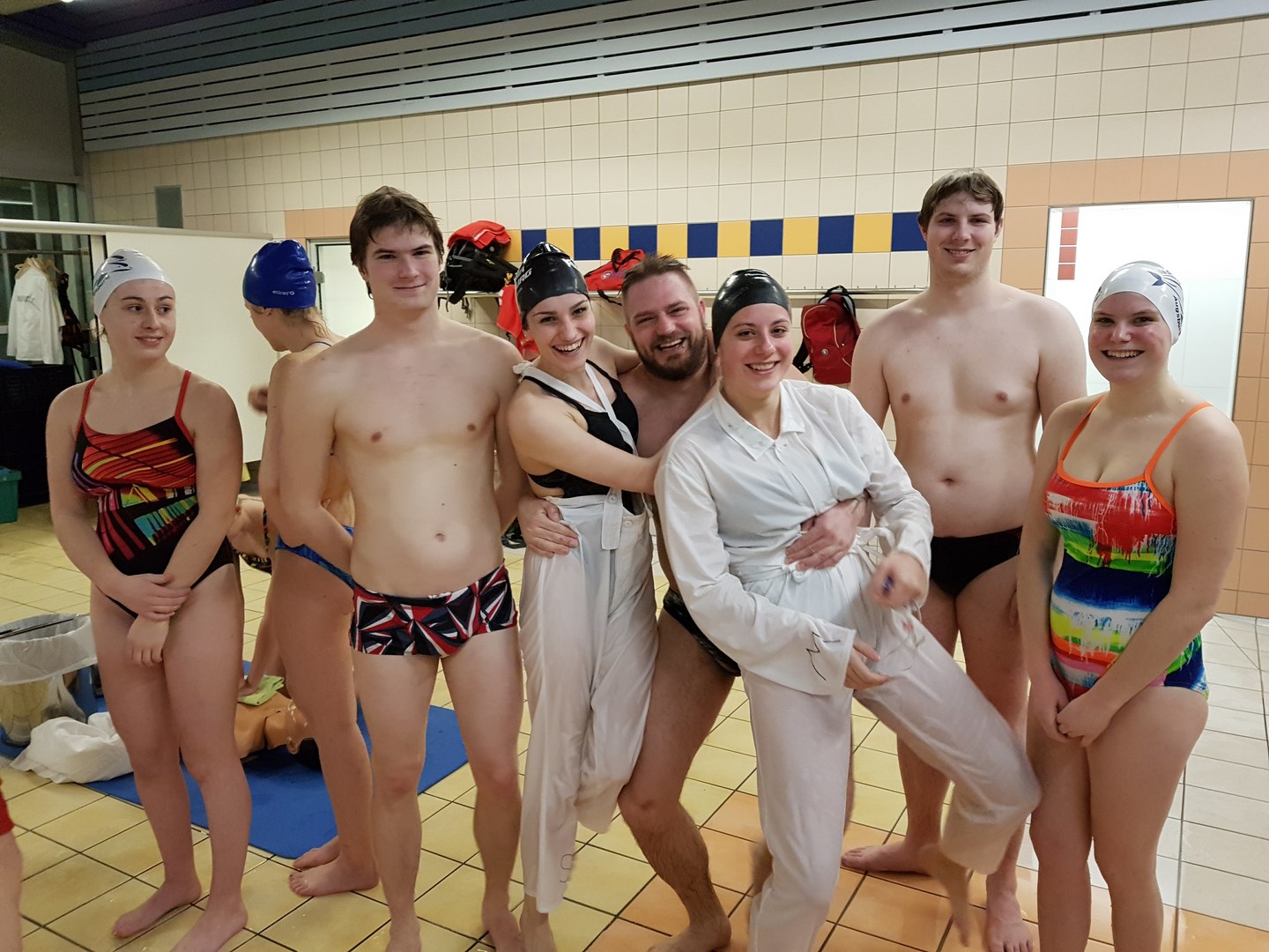 2018 02 Rettungsschwimmer Praxis1